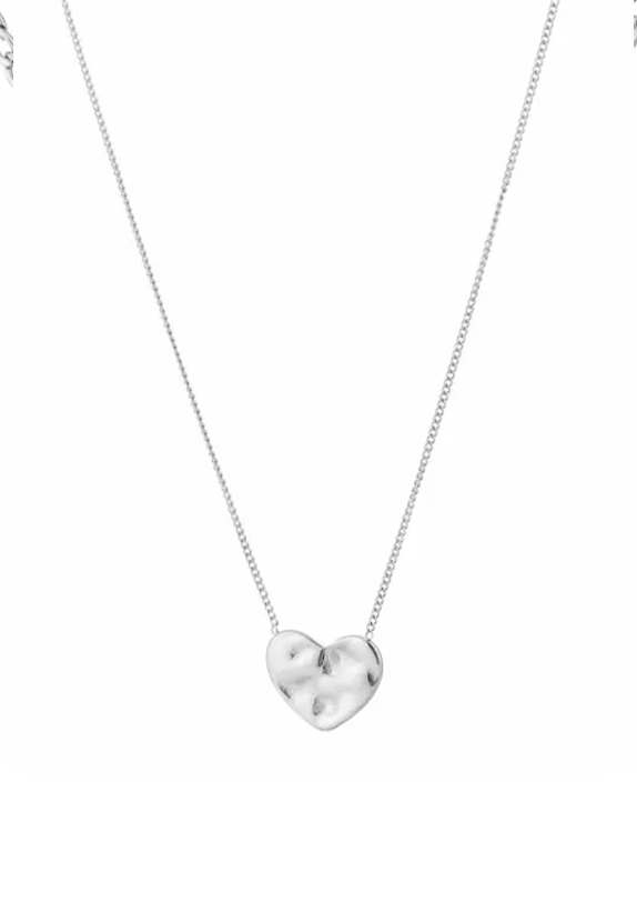 Zilverkleurige korte ketting met hart