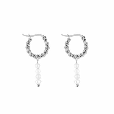 Zilverkleurig creooltje met pareltjes