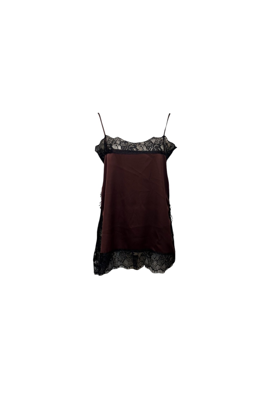 Donkerbruin hemdje met zwart kant