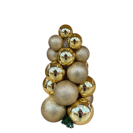 Goudkleurige kerstboom van kerstballen