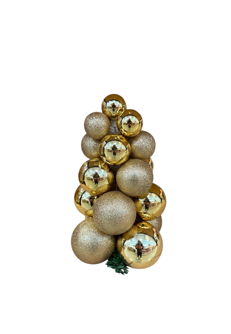 Goudkleurige kerstboom van kerstballen