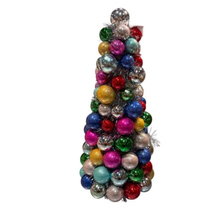 Vrolijke kerstboom met kleurrijke ballen