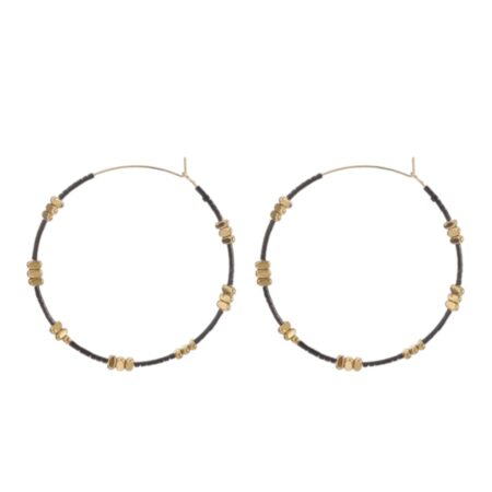 Goudkleurige creolen met kraaltjes