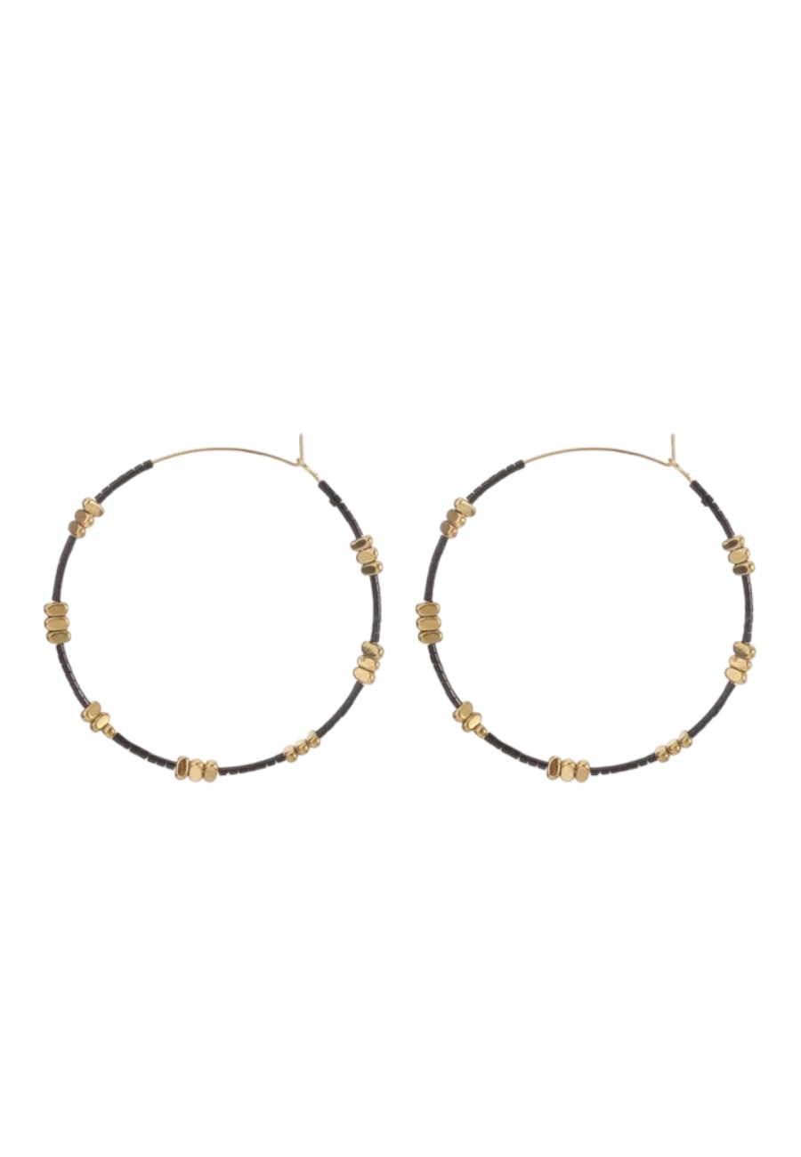 Goudkleurige creolen met kraaltjes