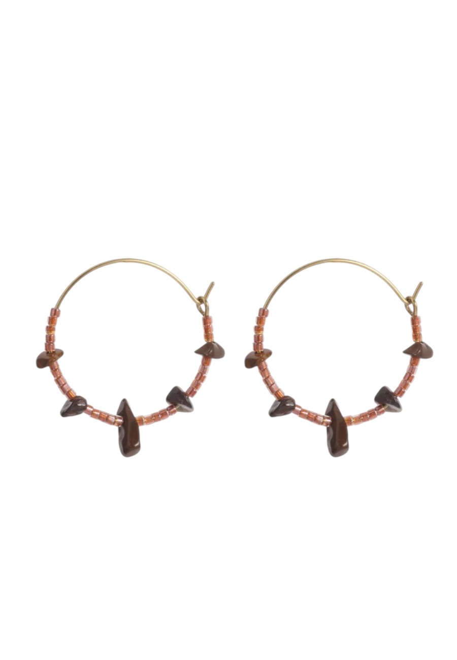 Goudkleurige creolen met kraaltjes