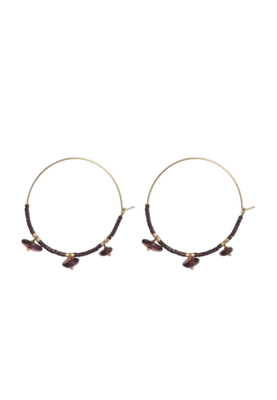 Goudkleurige creolen met kraaltjes