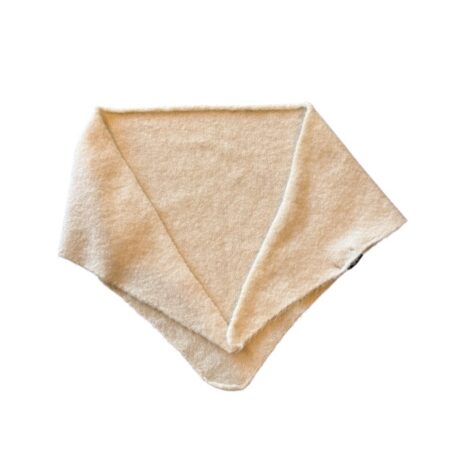 Wollig knoop shawltje