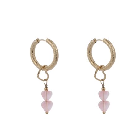 Kleine oorbelletjes met leuke gekleurde hartjes