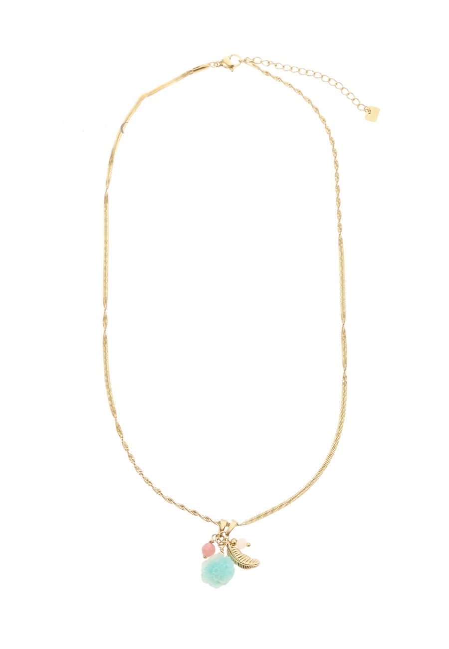 Korte goudkleurige ketting met bedeltjes