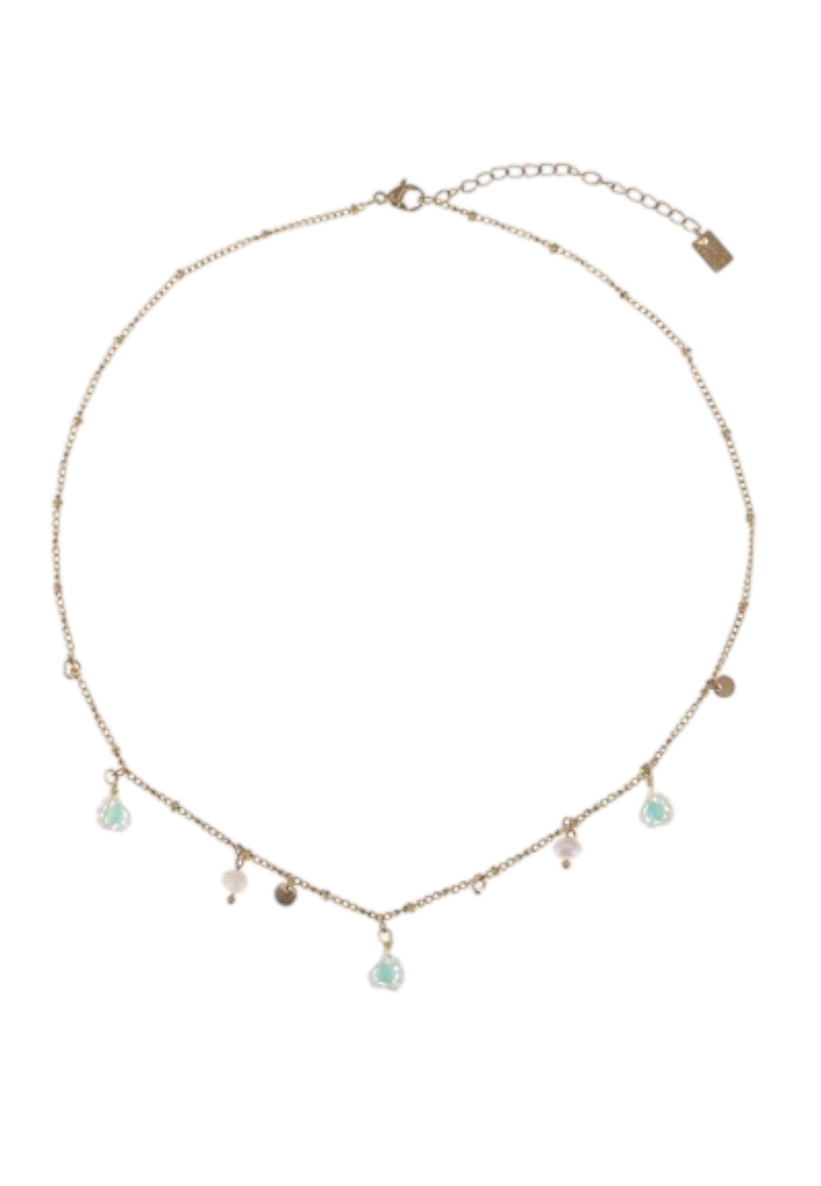 Korte goudkleurige ketting met vrolijke kraaltjes