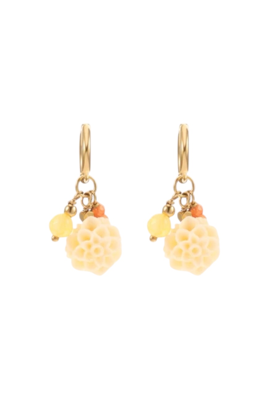 Kleine oorbelletjes met leuke gekleurde bloem