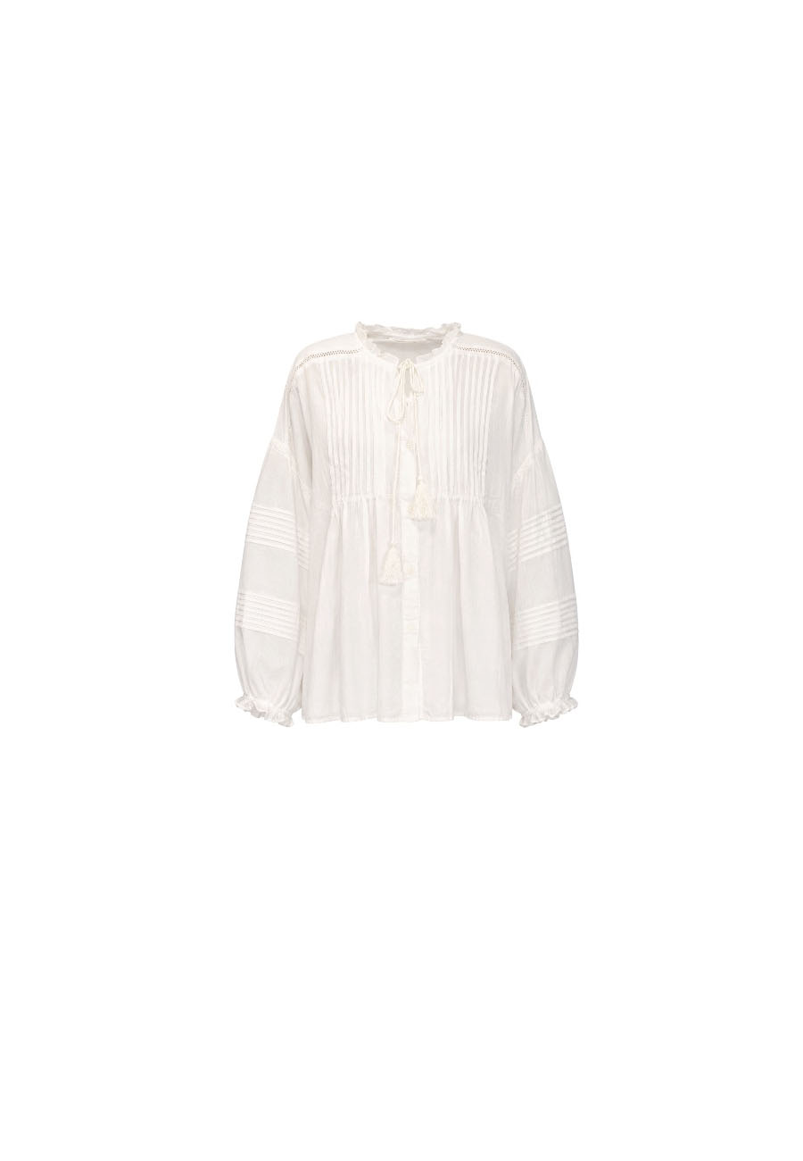 Mooi uitgewerkte witte blouse