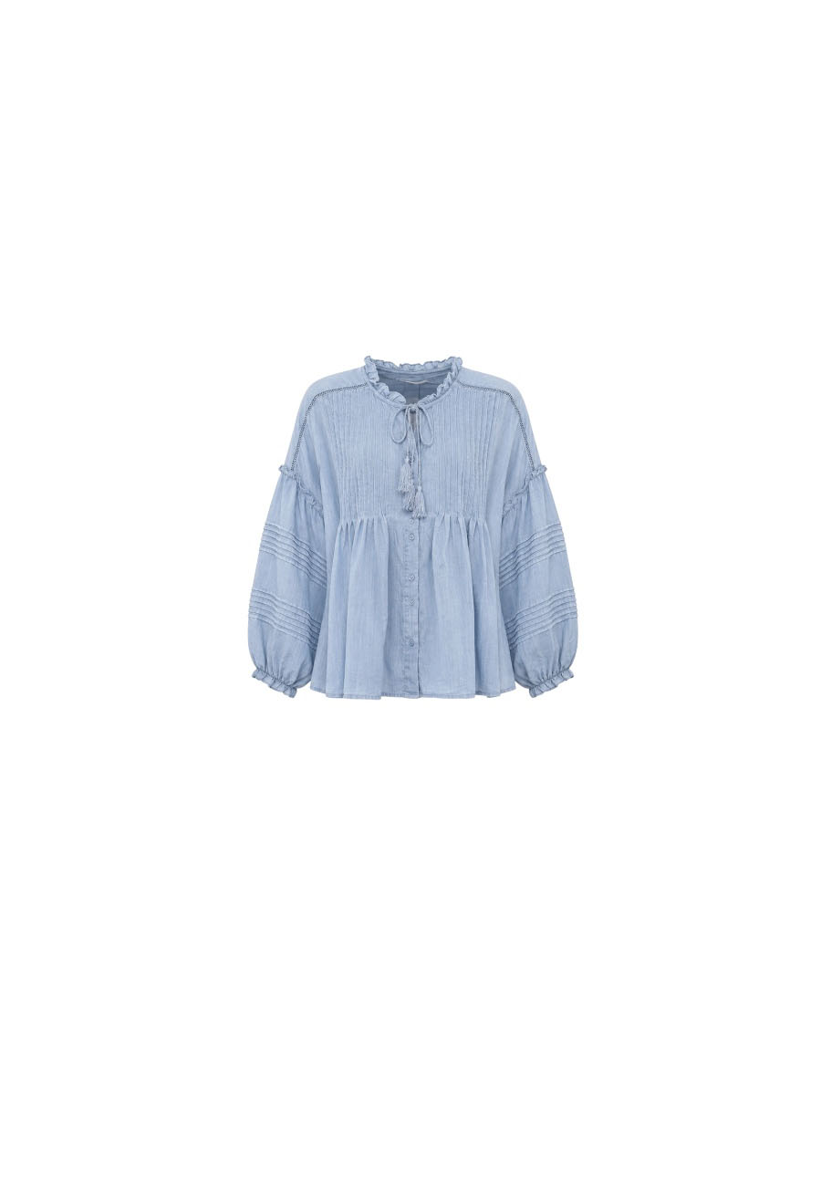 Mooi uitgewerkte blauwe blouse